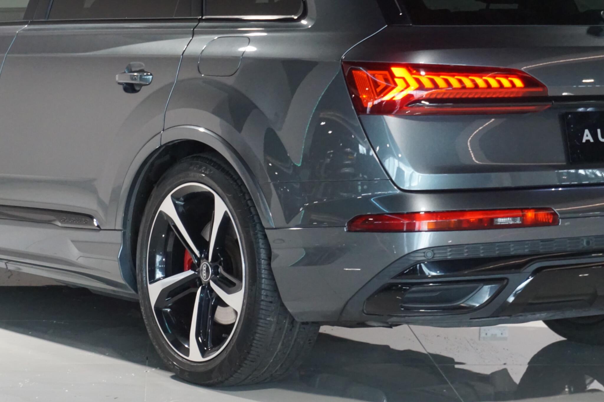 Audi Q7 3.0 TFSIe V6 55 Black Edition SUV 5dr Petrol Plug-in Hybrid Tiptronic quattro Euro 6 (s/s) 17.9kWh (381 ps)